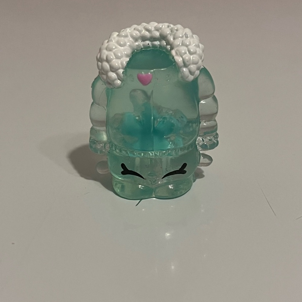 Shopkins World Vacation Snow-Clad - Translucent Rare - Season 8